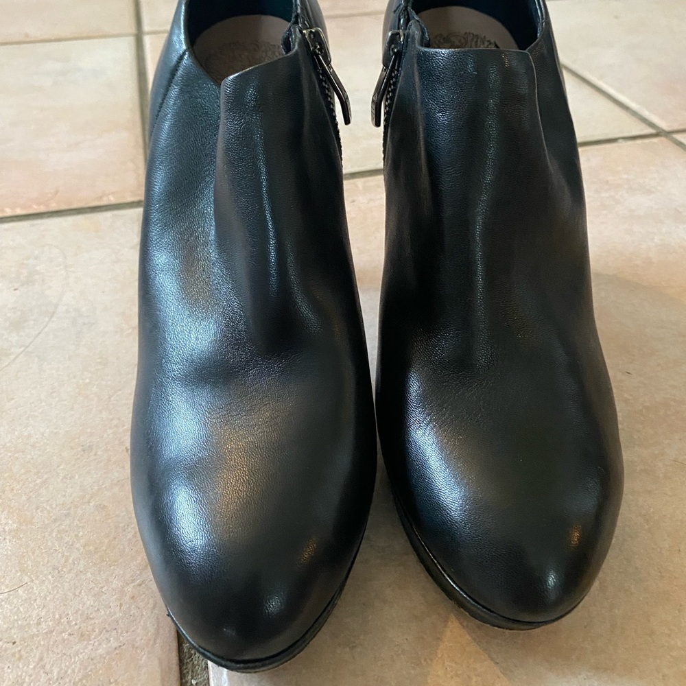Vince Camaro Elvin High heeled booties